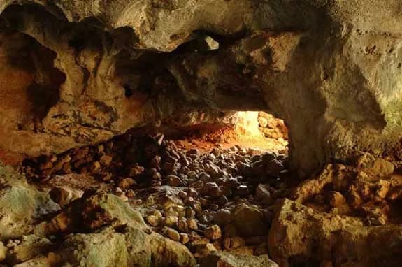 «Quattro uomini in una grotta» di Stephen Crane