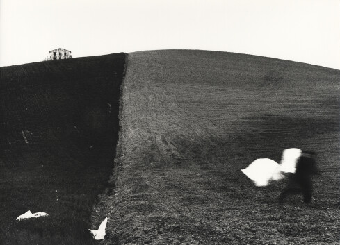 Mario Giacomelli, Metamorfosi della terra, anni '70, Courtesy Archivio Mario Giacomelli © Rita Giacomelli 